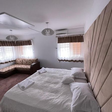 Apartelim Mînăstirea Humorului Eksteriør billede